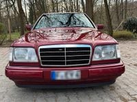 Gebraucht Mercedes E220 150 PS (110 kW) 1994 Rot Coupé