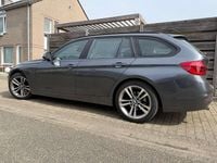 Gebraucht BMW 318 150 PS (110 kW) 2015 Grau Kombi