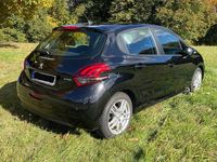 Gebraucht Peugeot 208 Allure 82 PS (60 kW) 2017 Schwarz Kleinwagen