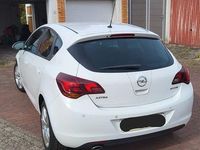 Usata Opel Astra 140 CV (102 kW) 2012 Bianco Berlina