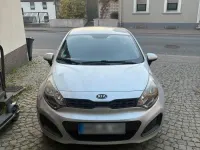 Gebraucht Kia Rio 109 PS (80 kW) 2012 Silber Kleinwagen