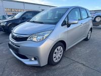 Gebraucht Toyota Verso-S 99 PS (72 kW) 2011 Silber Van / Kleinbus