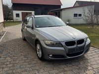Gebraucht BMW 318 143 PS (105 kW) 2009 Grau Kombi