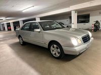 Second-hand Mercedes E230 150 CP (110 kW) 1996 Argintiu Berlinǎ