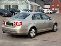 Gebraucht VW Jetta Comfortline 170 PS (125 kW) 2006 Wheat beige metallic Limousine