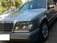 Gebraucht Mercedes 200 136 PS (100 kW) 1994 Silber Limousine
