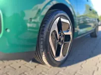 Neu Renault Twingo Urban 35 kW (48 PS) 2026 Absolutgrün Kleinwagen