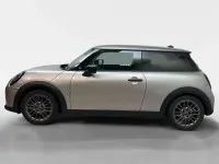 Używany Mini Cooper Classic 156 KM (114 kW) 2024 Srebrny Hatchback