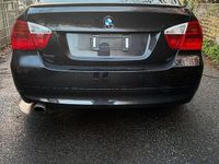 Gebraucht BMW 318 129 PS (94 kW) 2005 Schwarz Kleinwagen
