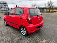 Gebraucht Hyundai i10 54 PS (39 kW) 2012 Rot Kleinwagen