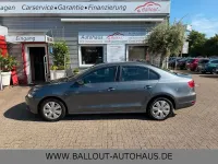 Gebraucht VW Jetta 105 PS (77 kW) 2011 Grau Limousine