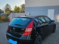 Gebraucht Hyundai i30 Classic 109 PS (80 kW) 2011 Schwarz Limousine