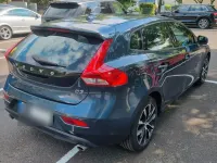 Gebraucht Volvo V40 Momentum 150 PS (110 kW) 2019 Blau Limousine
