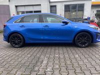 Gebraucht Kia Ceed 140 PS (102 kW) 2019 Blau Kleinwagen