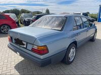 Gebraucht Mercedes E230 136 PS (100 kW) 1986 Blau Limousine