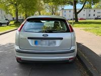 Second-hand Ford Focus 100 CP (73 kW) 2005 Argintiu Hatchback