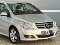 Gebraucht Mercedes B180 109 PS (80 kW) 2011 Silber Van / Kleinbus