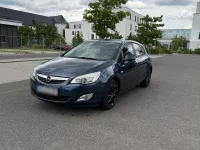Gebraucht Opel Astra 140 PS (102 kW) 2011 Blau Kleinwagen
