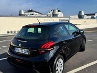 Gebraucht Peugeot 208 Active 82 PS (60 kW) 2016 Schwarz Kleinwagen