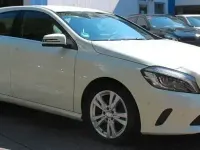Gebraucht Mercedes A180 122 PS (89 kW) 2016 Calcitweiss  unilack Limousine