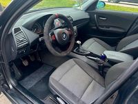 Gebraucht BMW 118 129 PS (94 kW) 2007 Schwarz Kleinwagen