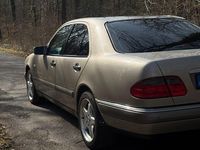 Gebraucht Mercedes E280 Elegance 193 PS (141 kW) 1996 Grau Limousine
