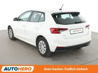 Gebraucht Skoda Fabia Ambition 95 PS (69 kW) 2021 Weiß Kleinwagen