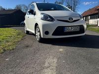 Gebraucht Toyota Aygo 68 PS (50 kW) 2013 Weiß Kleinwagen