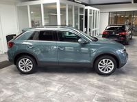 Gebraucht VW T-Roc Life 150 PS (110 kW) 2023 Petroleumblue SUV