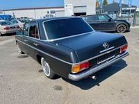 Gebraucht Mercedes E230 120 PS (88 kW) 1974 Gelb Limousine
