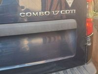 Gebraucht Opel Combo Edition 101 PS (74 kW) 2010 Van / Kleinbus