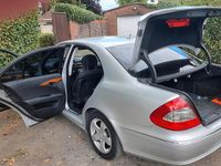 Gebraucht Mercedes E220 177 PS (130 kW) 2005 Silber Limousine