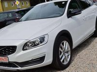 Gebraucht Volvo V60 CC Pro 150 PS (110 kW) 2017 Crystal white pearl / metallic Kombi
