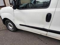 Gebraucht Fiat Doblò Basis 90 PS (66 kW) 2012 Weiß Van / Kleinbus