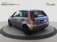 Używany Ford Fiesta Ambiente 80 KM (58 kW) 2005 Niebieski Hatchback