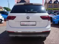 Gebraucht VW Tiguan Allspace Highline 239 PS (175 kW) 2020 Pure white SUV