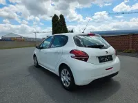 Gebraucht Peugeot 208 68 PS (50 kW) 2018 Weiß Kleinwagen