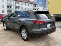 Gebraucht VW Touareg 231 PS (169 kW) 2022 Grau SUV