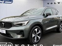Neu Volvo XC40 Plus 197 PS (144 kW) 2025 Grün SUV