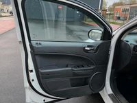 Gebraucht Dodge Caliber 160 PS (117 kW) 2011 Weiß Kleinwagen