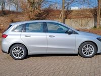 Gebraucht Mercedes B200 Progressive 163 PS (119 kW) 2022 Silber Kleinwagen