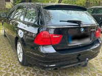 Gebraucht BMW 318 143 PS (105 kW) 2010 Schwarz Kombi
