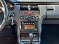 Gebraucht Mercedes E270 Avantgarde 170 PS (125 kW) 2000 Violet Kombi