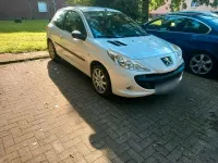 Gebraucht Peugeot 206 60 PS (44 kW) 2011 Weiß Kleinwagen