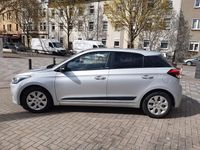Gebraucht Hyundai i20 Passion 84 PS (61 kW) 2016 Silber Kleinwagen