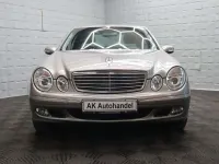 Usado Mercedes E200 163 CV (119 kW) 2005 Plateado Berlina
