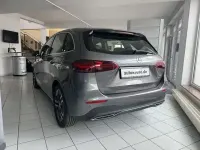 Gebraucht Mercedes B180 Advanced Plus 150 PS (110 kW) 2025 Mountaingrau  met. Van / Kleinbus