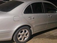 Second-hand Mercedes E270 177 CP (130 kW) 2004 Argintiu Berlinǎ