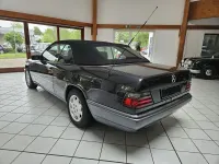 Gebraucht Mercedes E220 Sportline 150 PS (110 kW) 1994 Schwarz Cabrio
