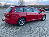 Gebraucht VW Passat Business 122 PS (89 kW) 2023 Rot Kombi